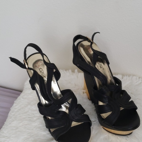 Shoes - Picture 1 of 4